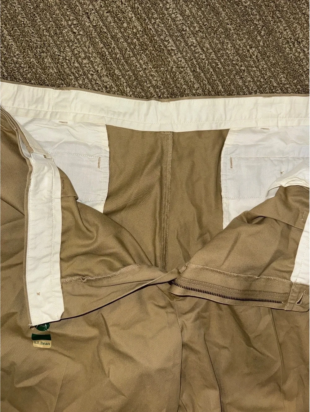Men’s L.L.Bean khaki trousers Size 46